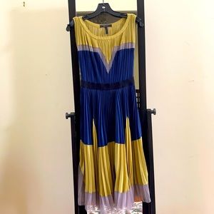 BCBG MAXAZRIA Lucea Size 4